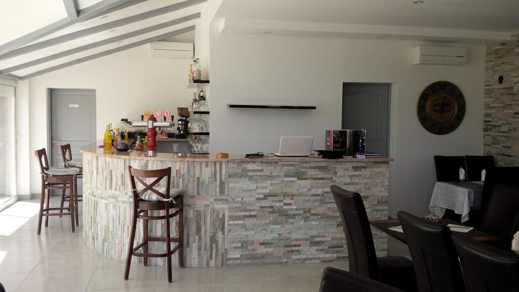 Hotel Restaurant Le Mistral Peipin Ngoại thất bức ảnh
